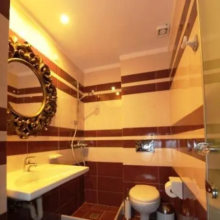 Iris Apartment *