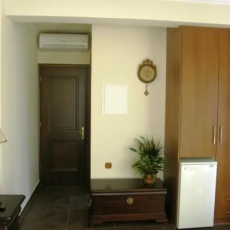 Iris Apartment *