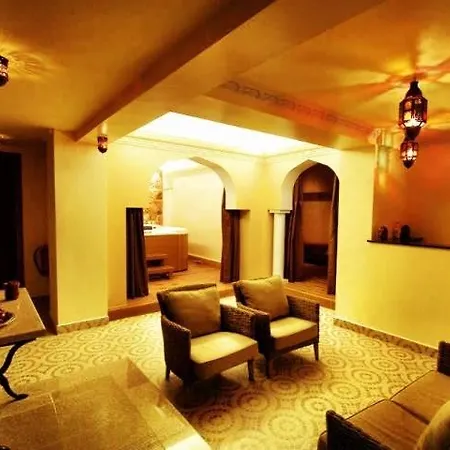Iris Apartment *